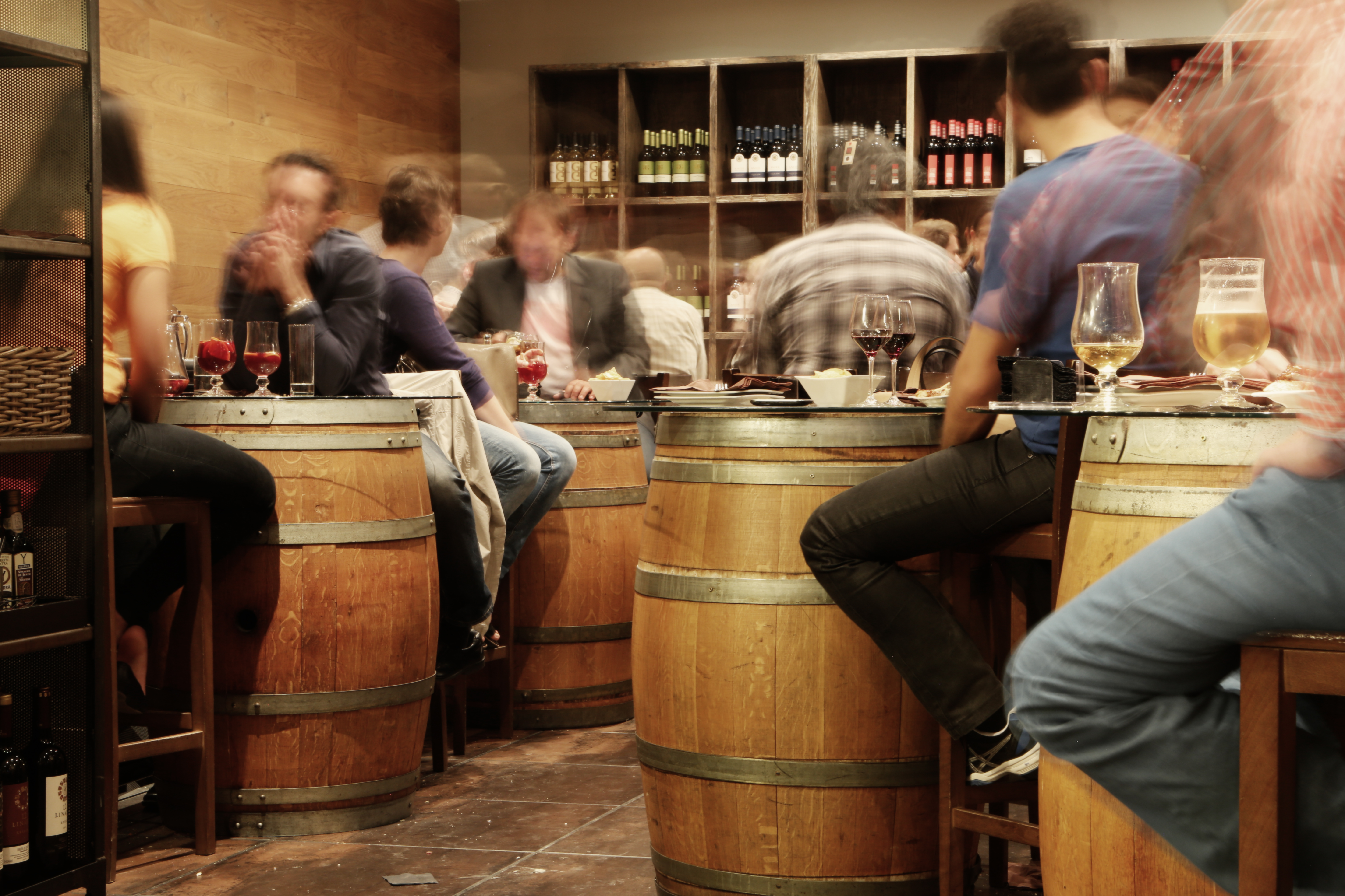 S’amplia amb 7 milions la línia d’ajuts per a restauració, estètica i centres comercials per la covi